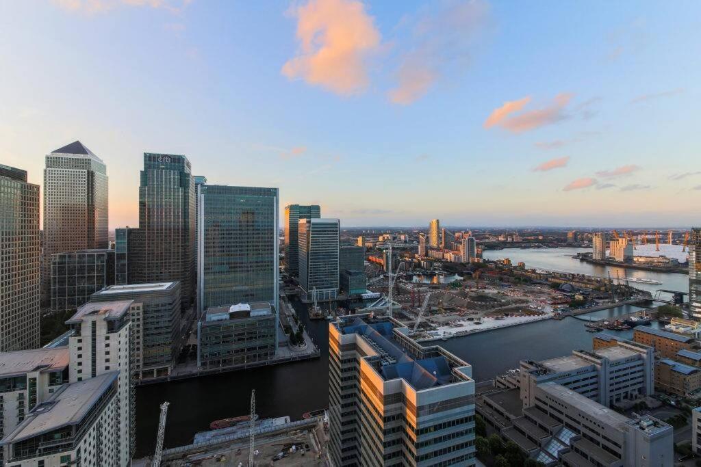 Skyview Waterside City Luxury Apartment London Exterior photo