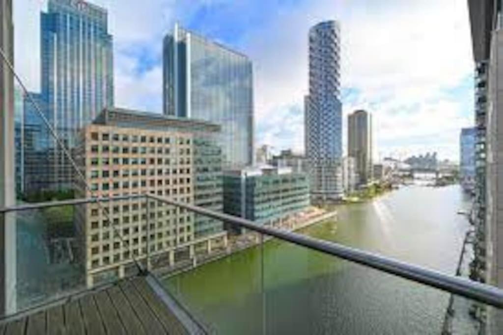 Skyview Waterside City Luxury Apartment London Exterior photo