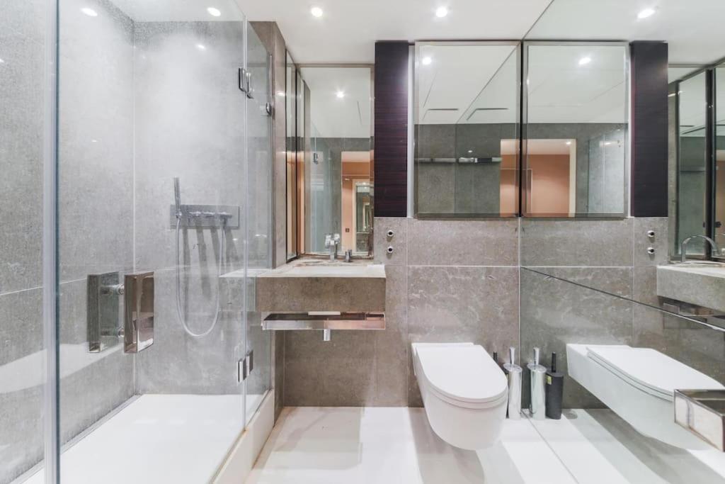 Skyview Waterside City Luxury Apartment London Exterior photo